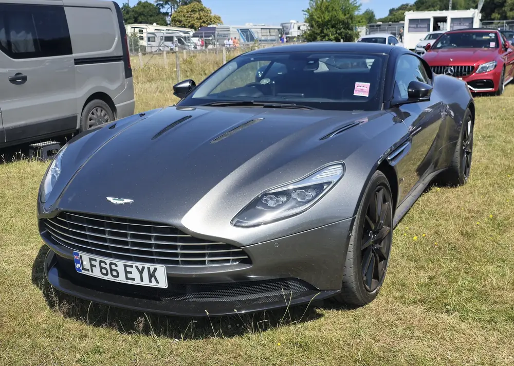 Aston Martin DB11