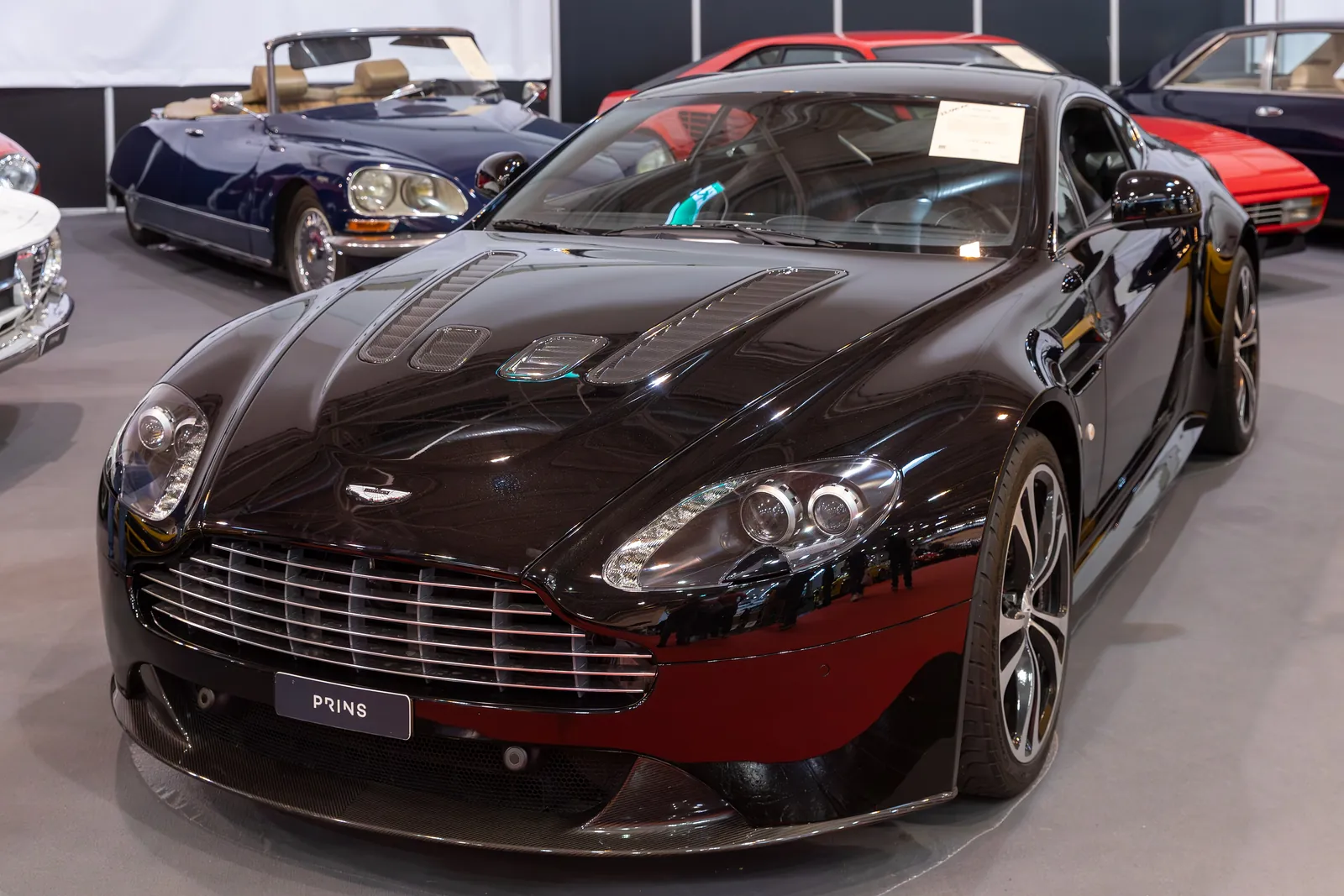 Aston Martin V12 Vantage, exterior photo