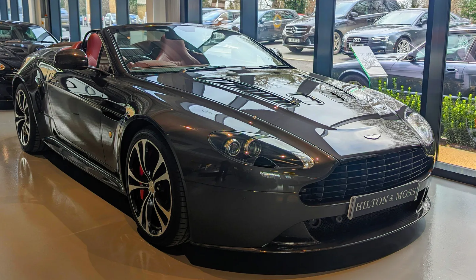 Aston Martin V12 Vantage Roadster (2013), exterior photo