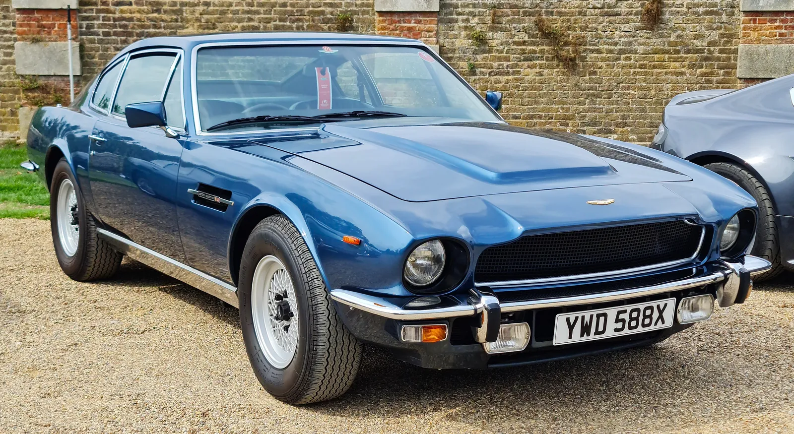 Aston Martin V8 (1972) (1972-1989), exterior photo