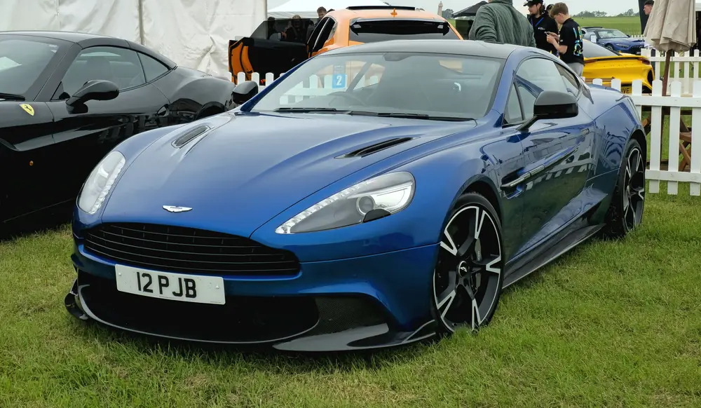 Aston Martin Vanquish (2012)