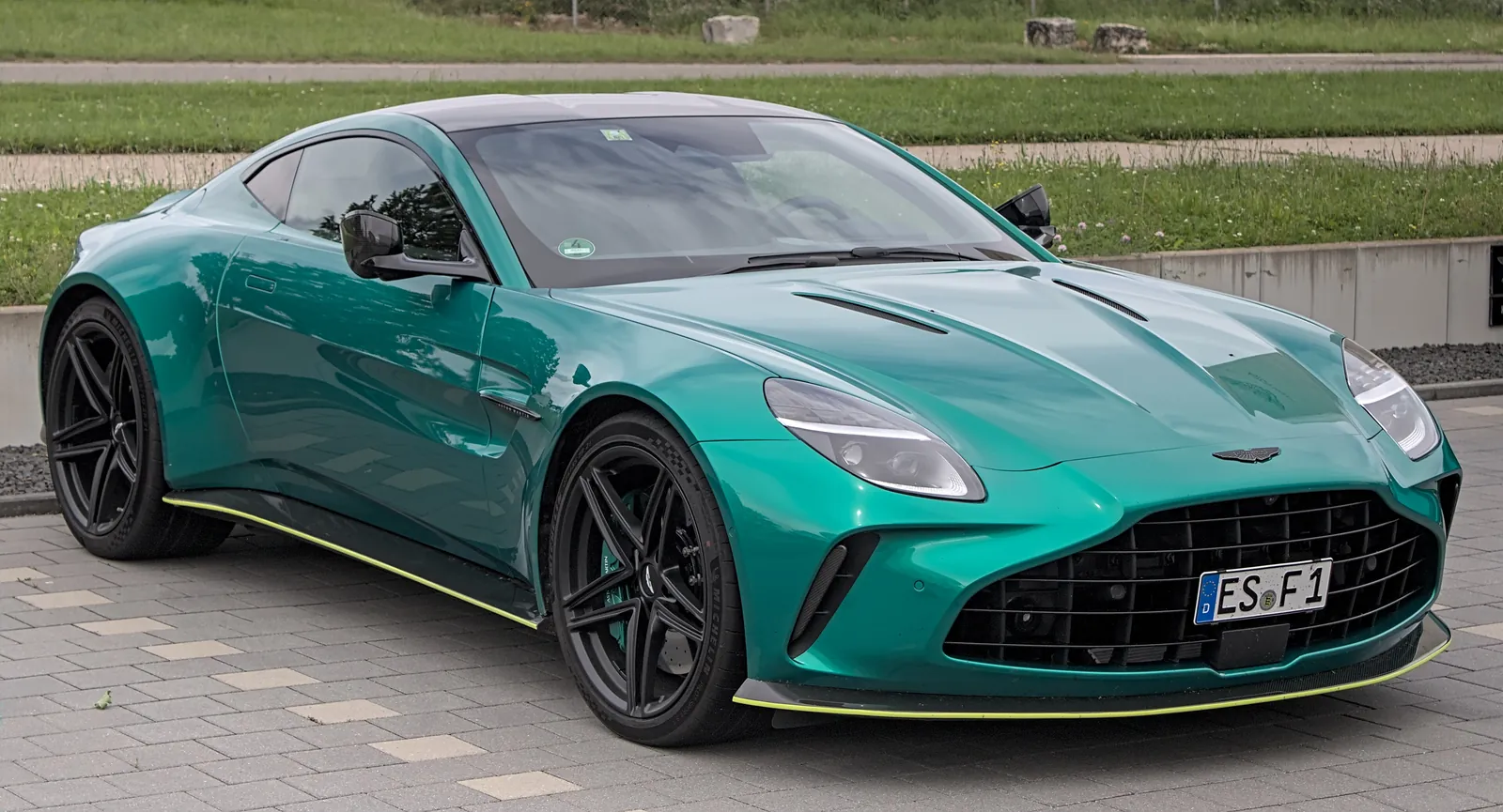 Aston Martin Vantage (2024) (2024-present), exterior photo