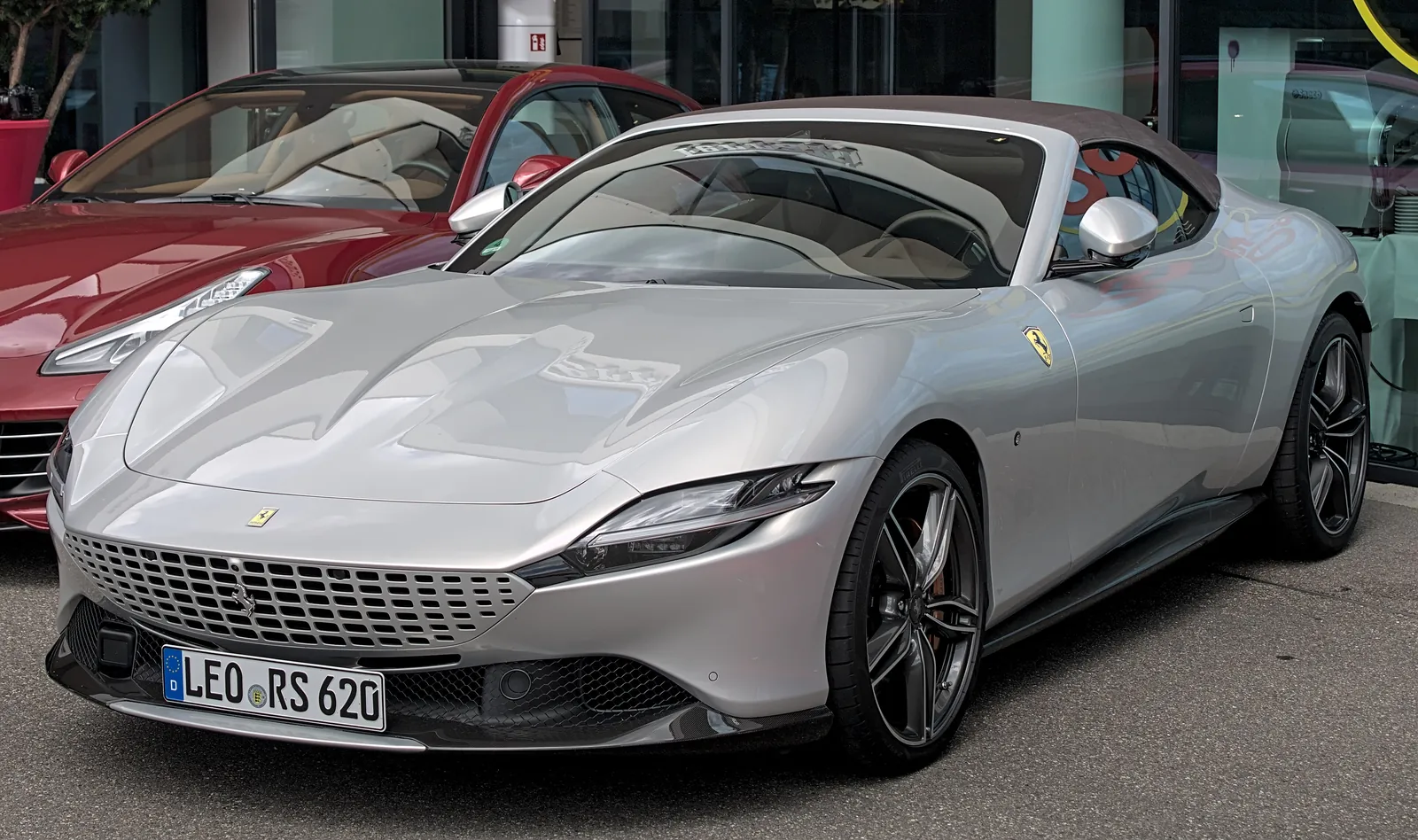 Ferrari Roma Spider (2023-2026), exterior photo
