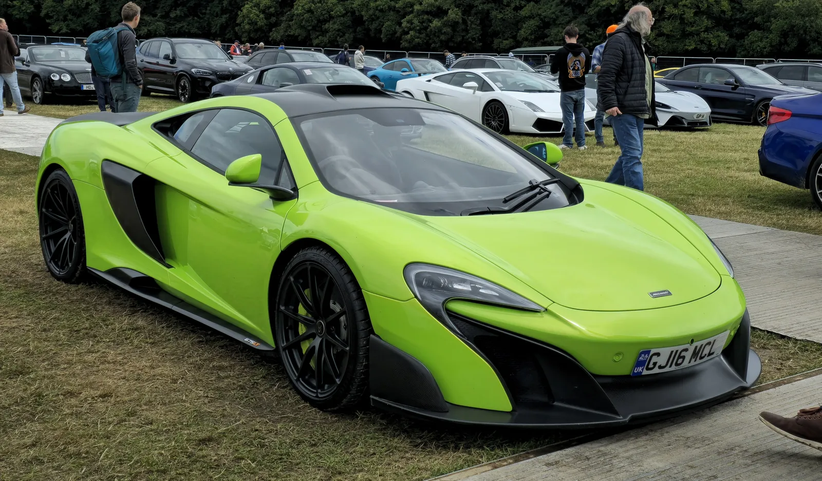 McLaren 675LT (2015-2017), exterior photo