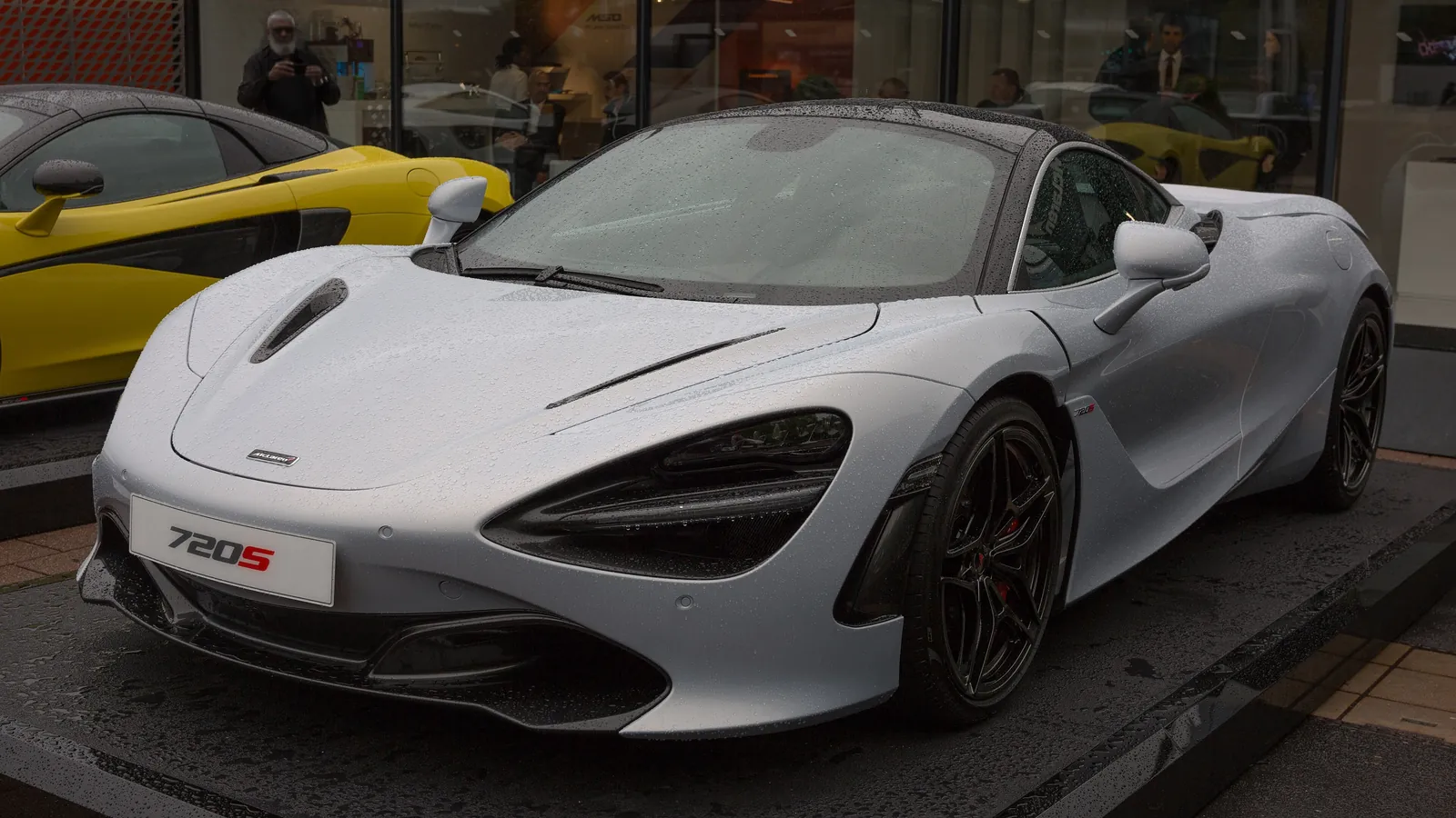 McLaren 720S (2017-2023), exterior photo