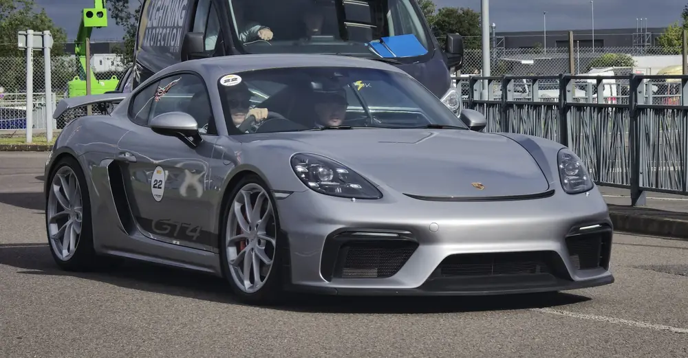 Porsche 911 Turbo & GT 718 Cayman GT4
