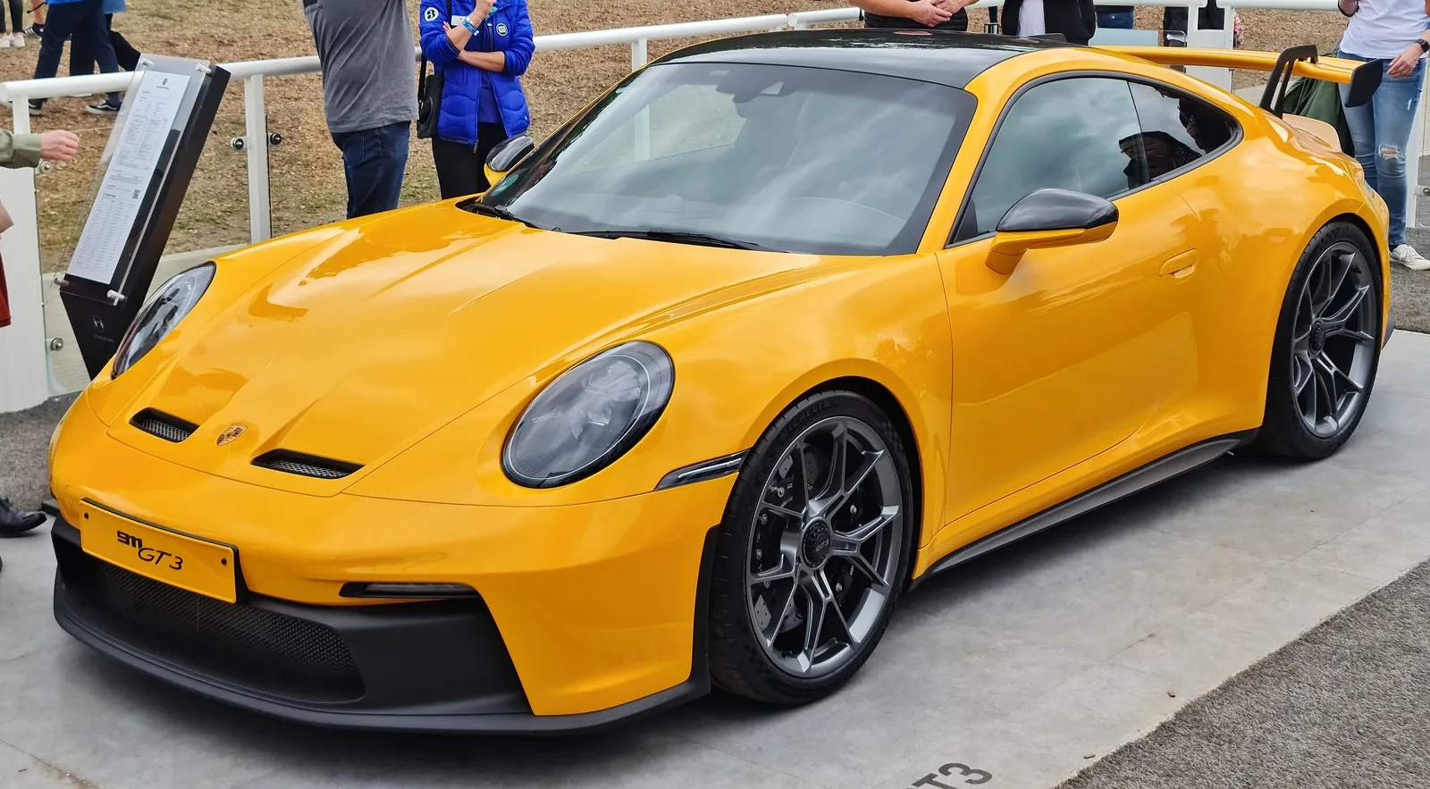 Porsche 992 GT3 (2021-present), exterior photo